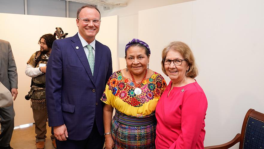 Rigoberta Menchú Tum event photo 5